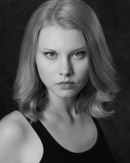 Amanda-Lynn-Smalley_BW_1000x1250-880x1100