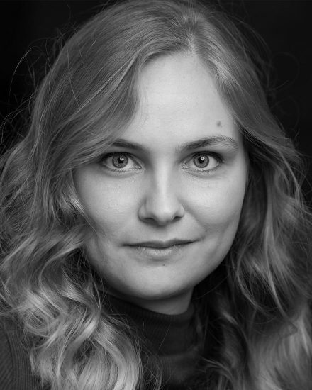 Konrady-Stephanie-Web-880x1100