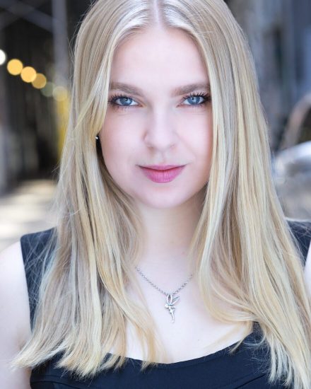 NEW-HEADSHOT-FULL-RES-Beatrice-Onions-880x1100