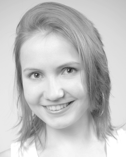 Noemi_Sarog_Headshot-880x1100