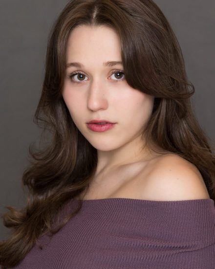 S24_HEADSHOT_Ebel_Olivia-880x1100