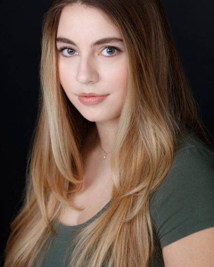 S24_HEADSHOT_Steinmann_Alicia-880x1100