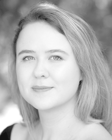 Veronikas-headshots-9-880x1100