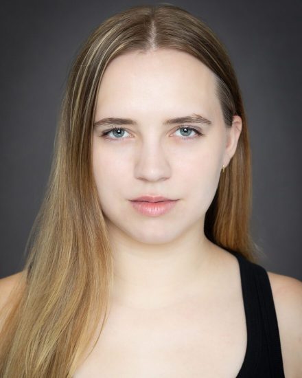 Zoe-Loveless-880x1100